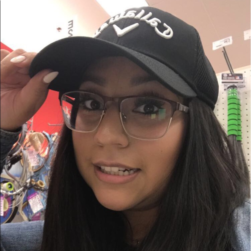 Meet your Posher, Kendra